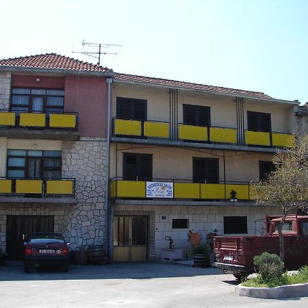 Apartments Ive - With Sea View Tisno Buitenkant foto
